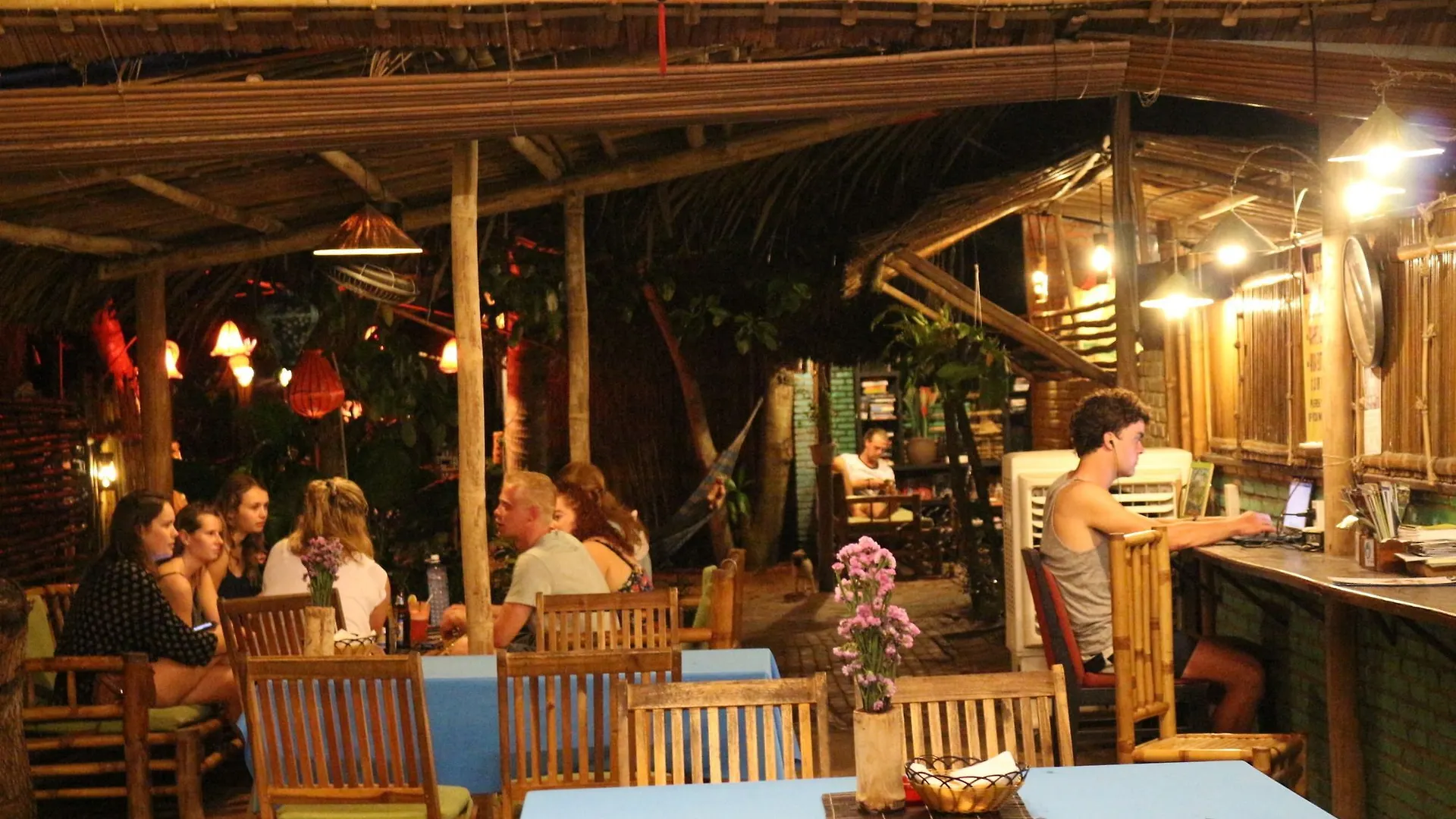 מלון הוי אן Under The Coconut Tree 3*,  וייטנאם